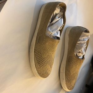 LADYS STEVE MADDEN SLIP ON SHOES